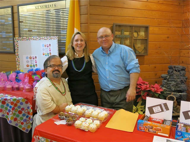 L-R Tony Andrews, friends Christa Covel Reyell and Keith Kemp 